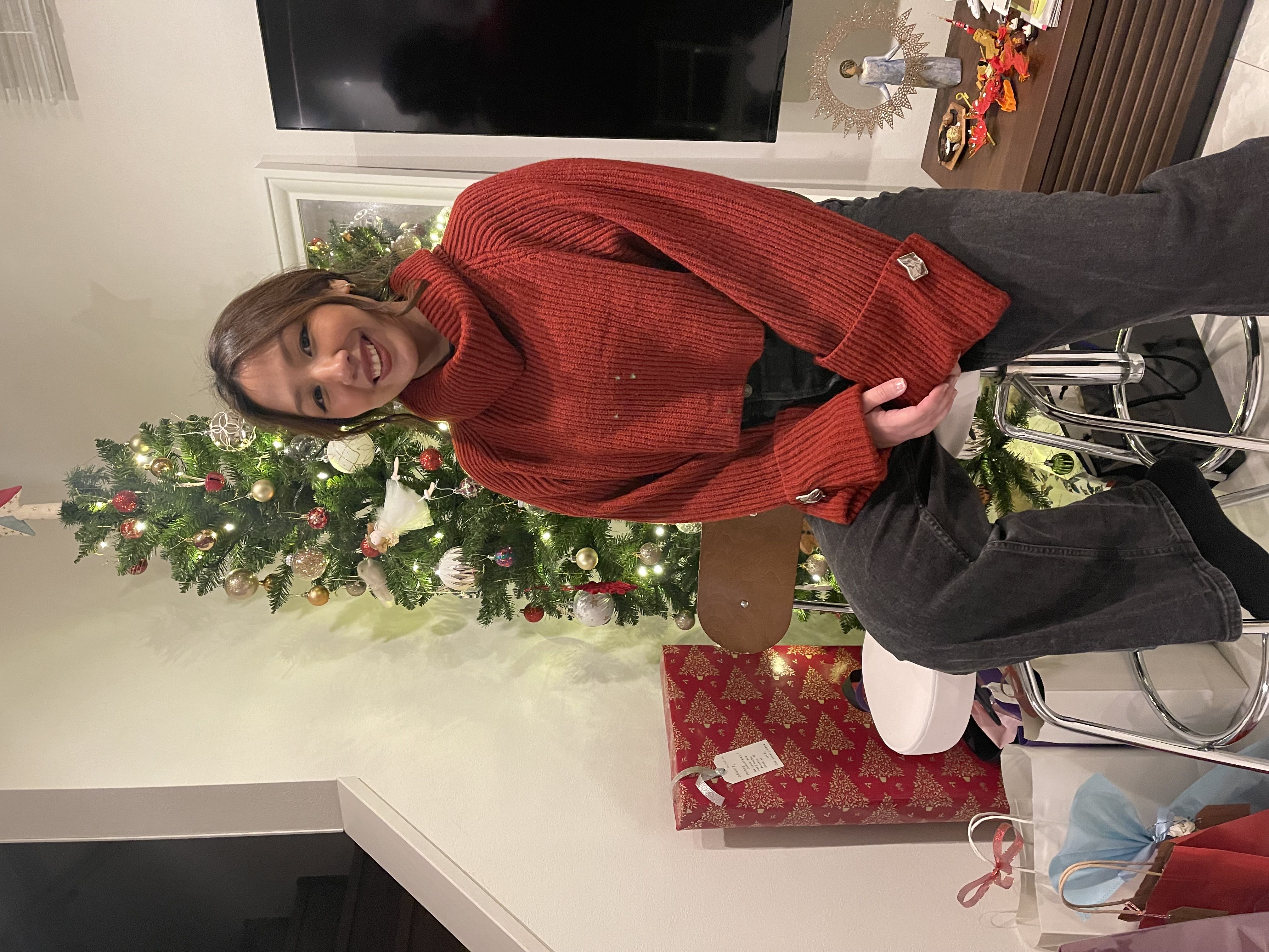 ニット生地 Seeing 赤のオーバーサイズ タートルネック セーター For