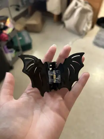 BAT HAIR CLAW