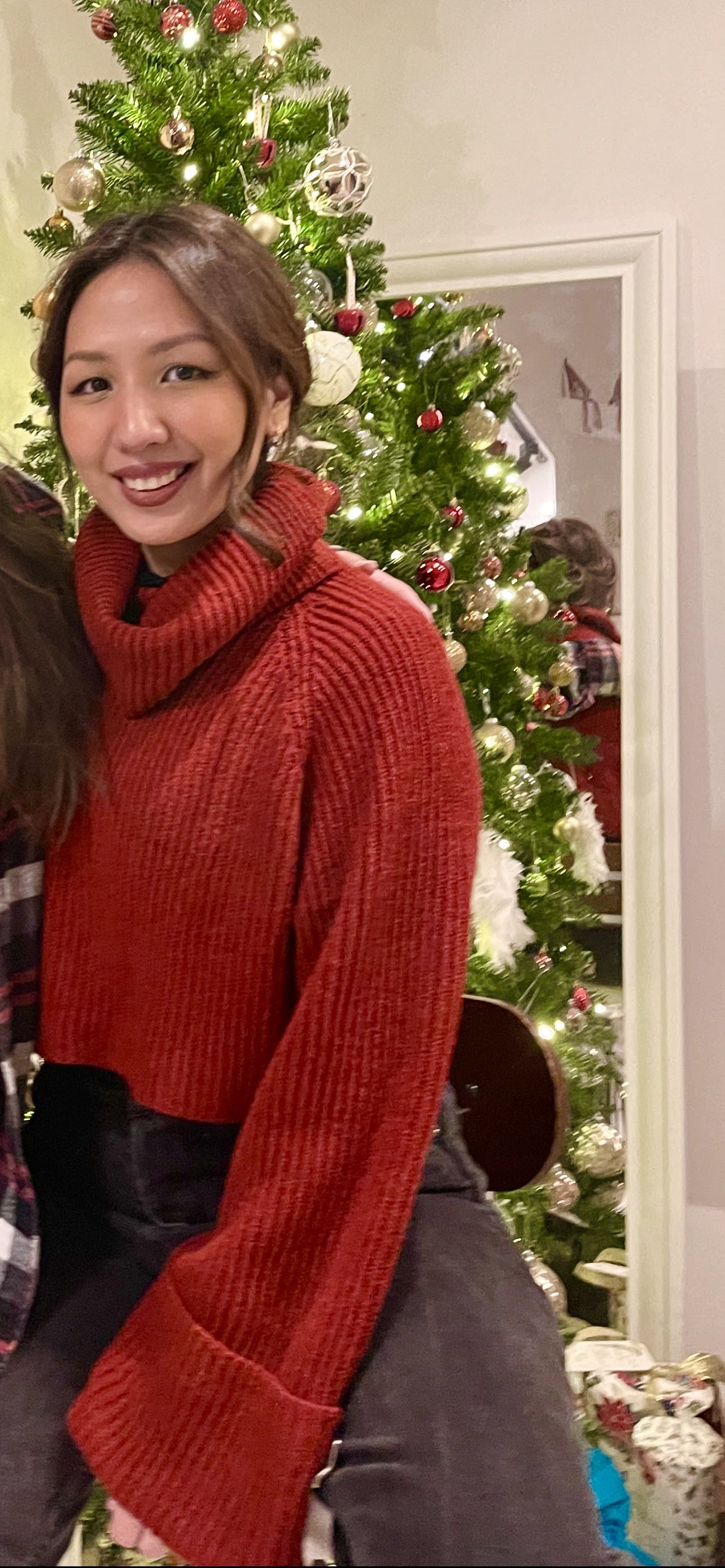 ニット生地 Seeing 赤のオーバーサイズ タートルネック セーター