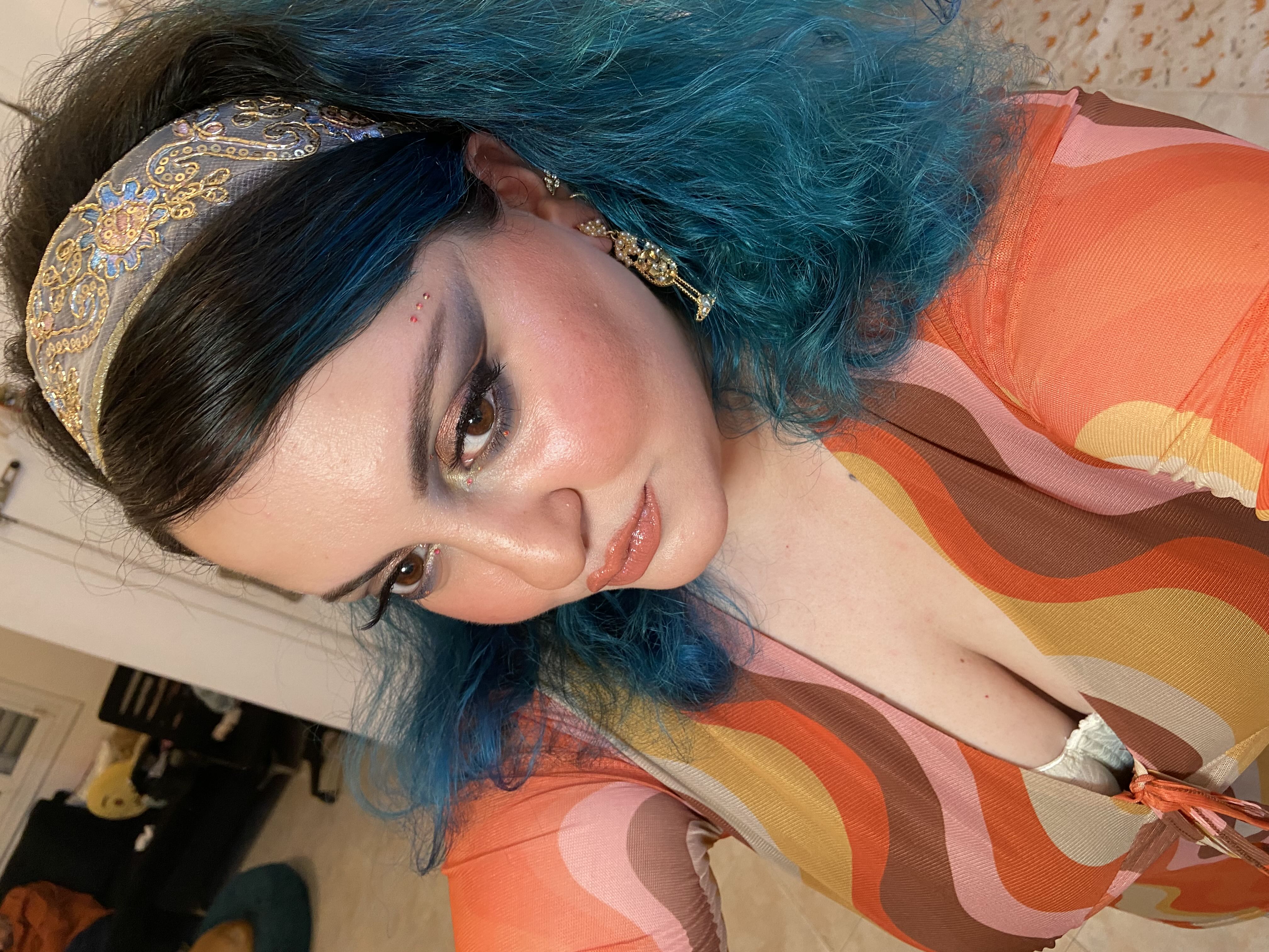 亜鉛合金 ワイングラスラインストーンドロップピアス For 音楽祭