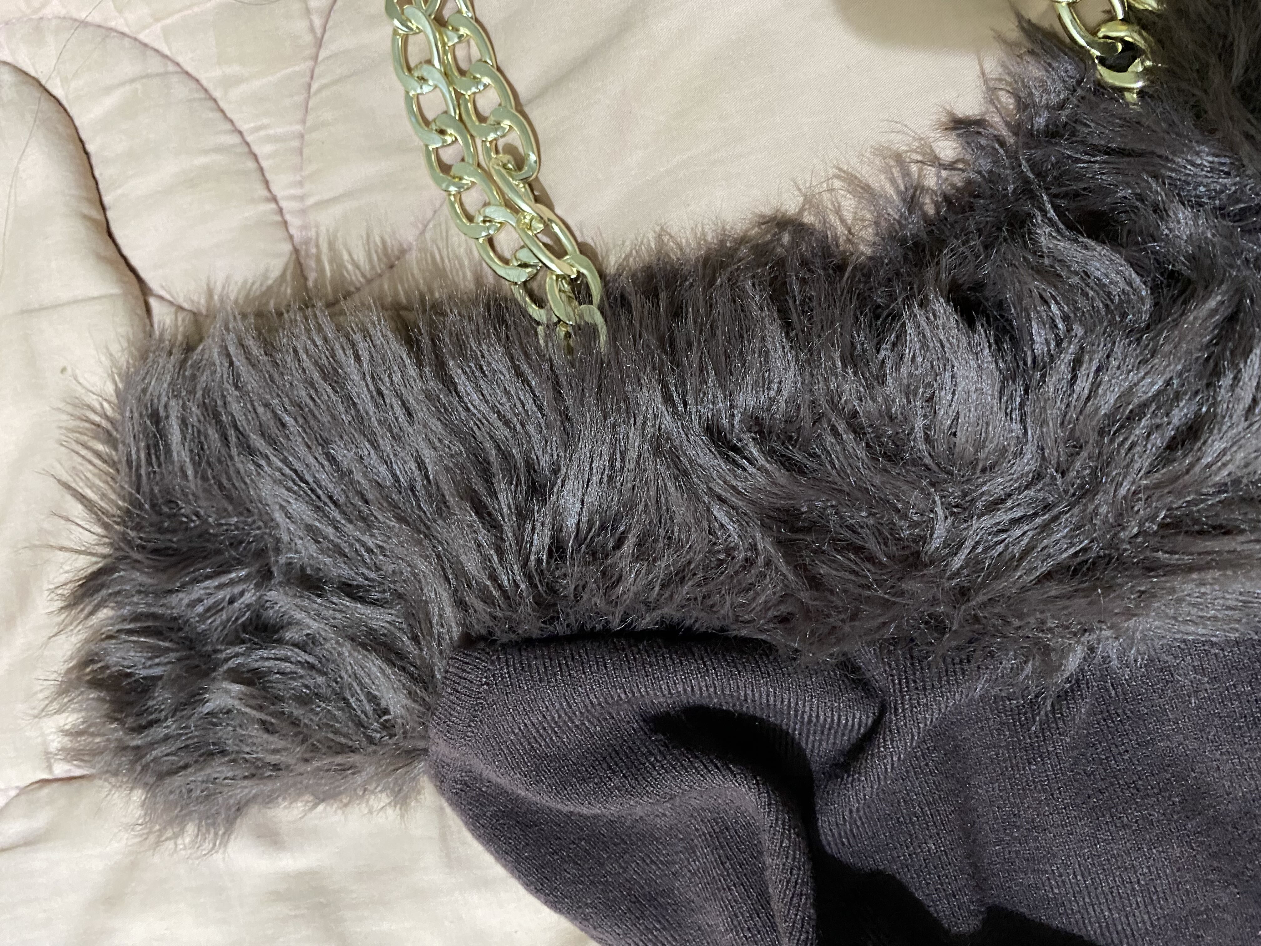 ニット生地 オフショルダーフェイクファーチェーンマーメイド