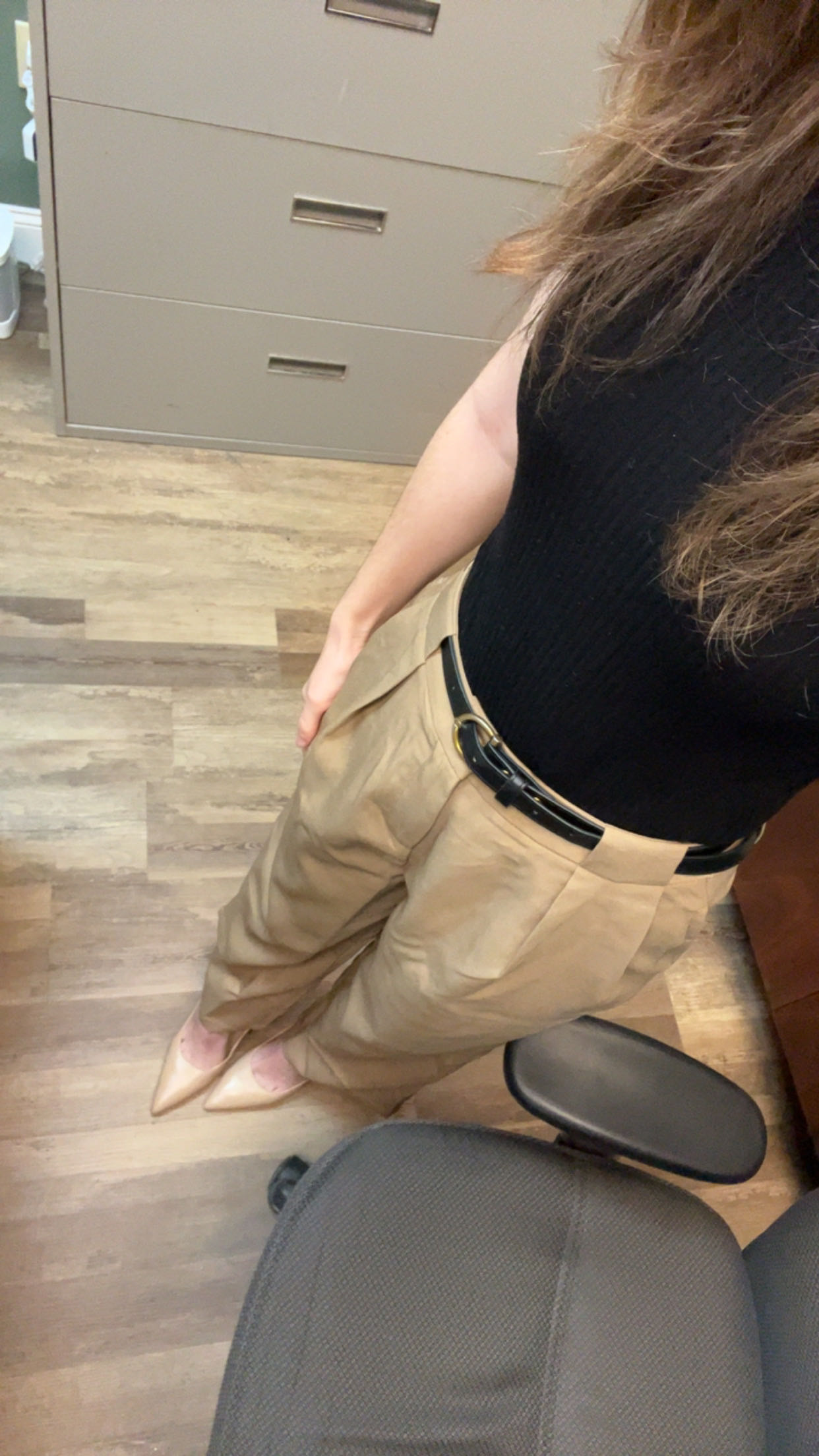 Woven Petite Mid Rise Solid Straight Leg Trousers With Belt