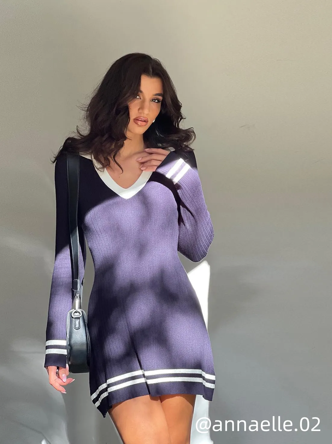 Abito in maglia con collo a contrasto