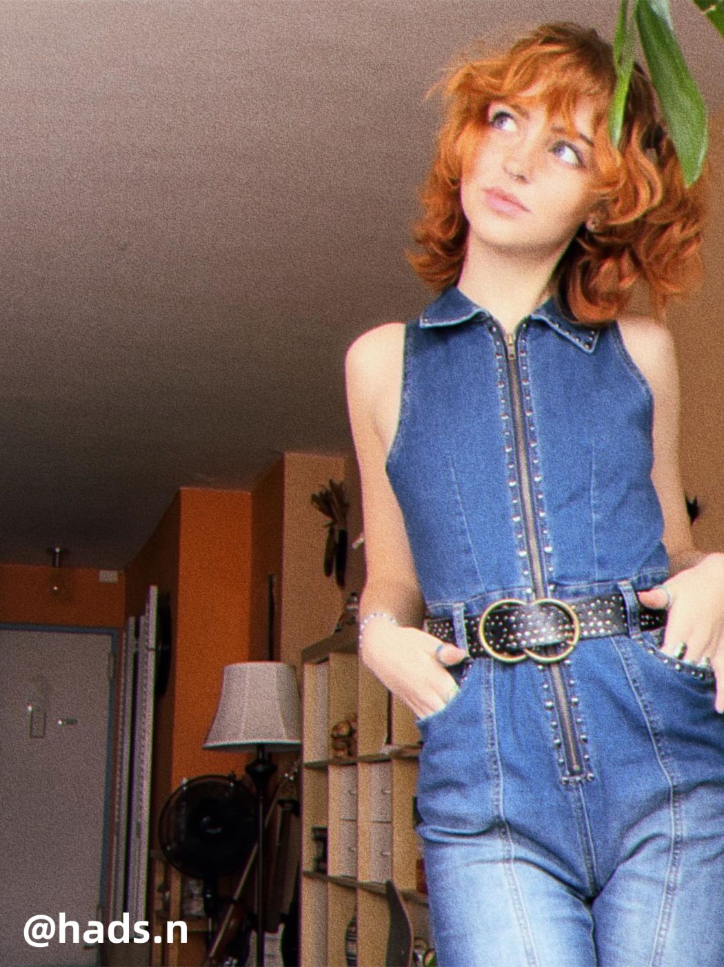 Jeans-Overall mit Reißverschluss und ausgestellten Perlen