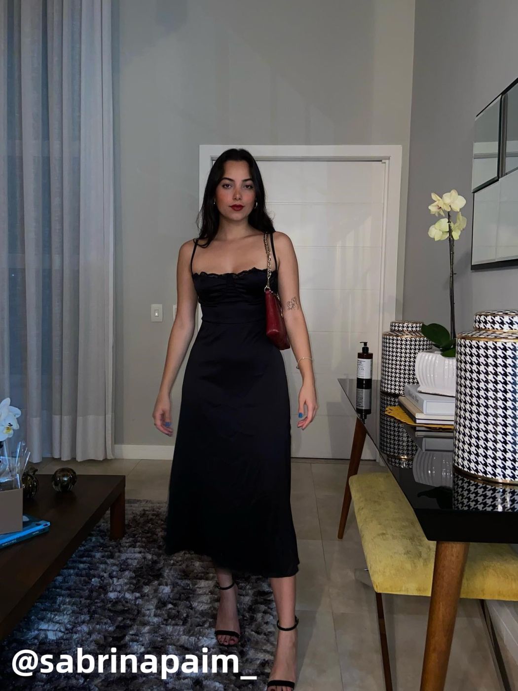  Spitzenbesetztes Cami Midikleid