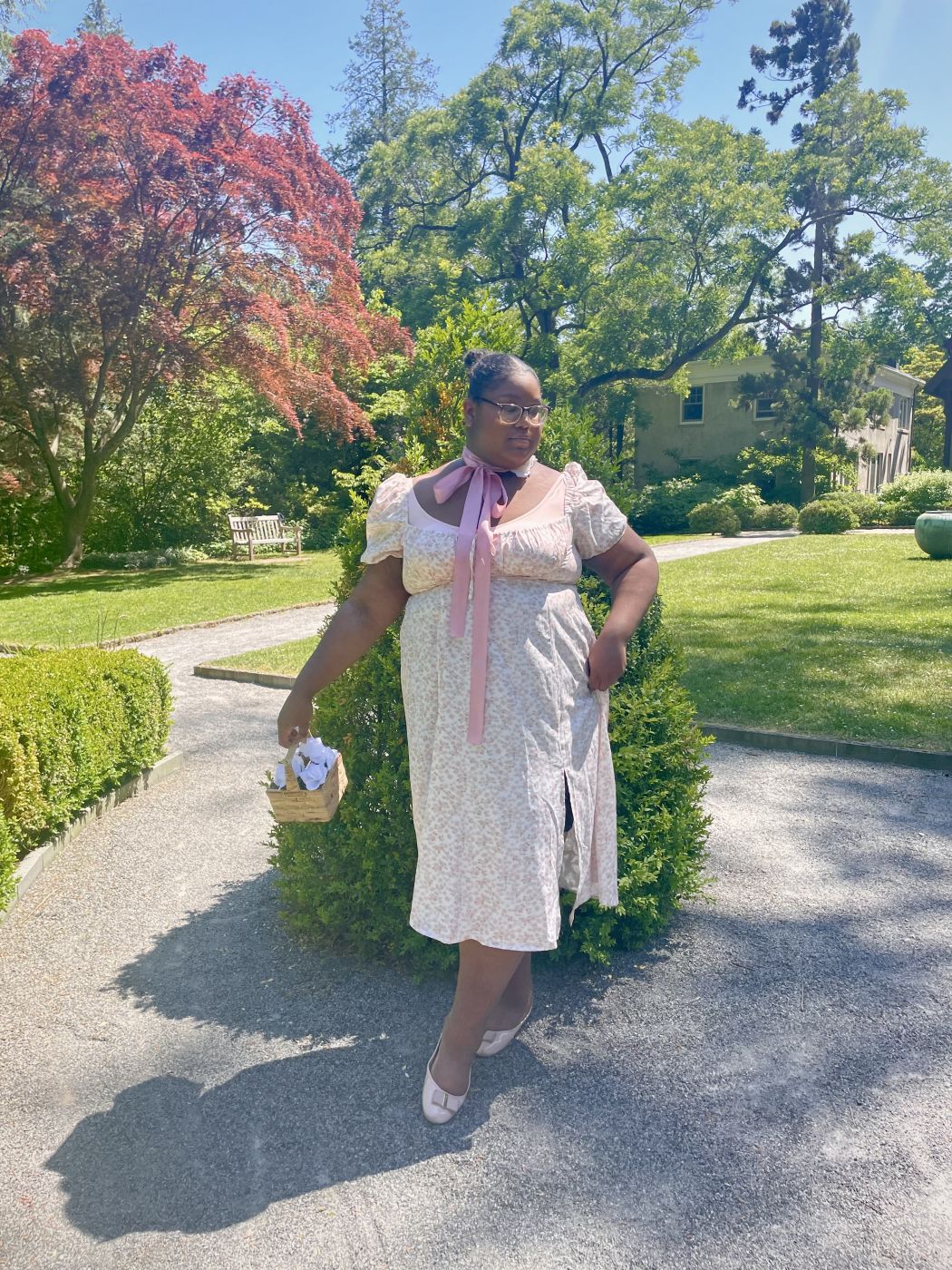 Midikleid mit Blumenmuster und eckigem Ausschnitt Kurve & Plus