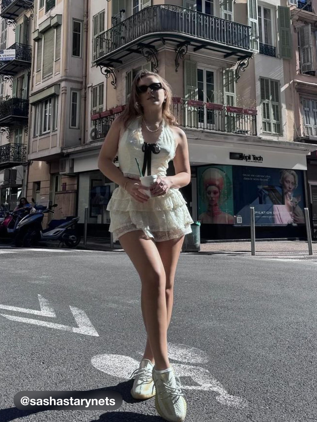 Gewebter Mid-Rise, Etagen-Mini-Skort