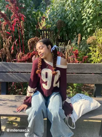 Maglione in maglia con scollo a V e 90 bordi a contrasto