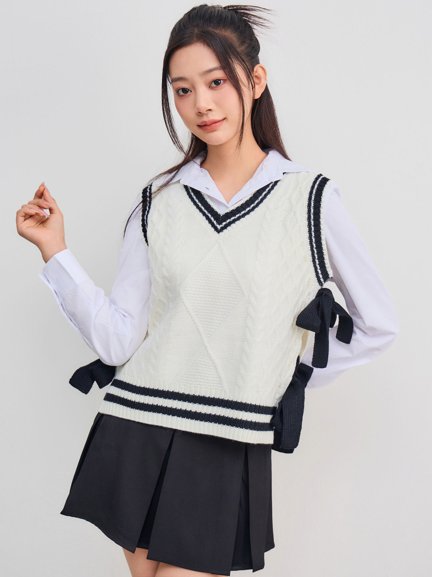 V-neck Solid Bowknot Knitted Vest