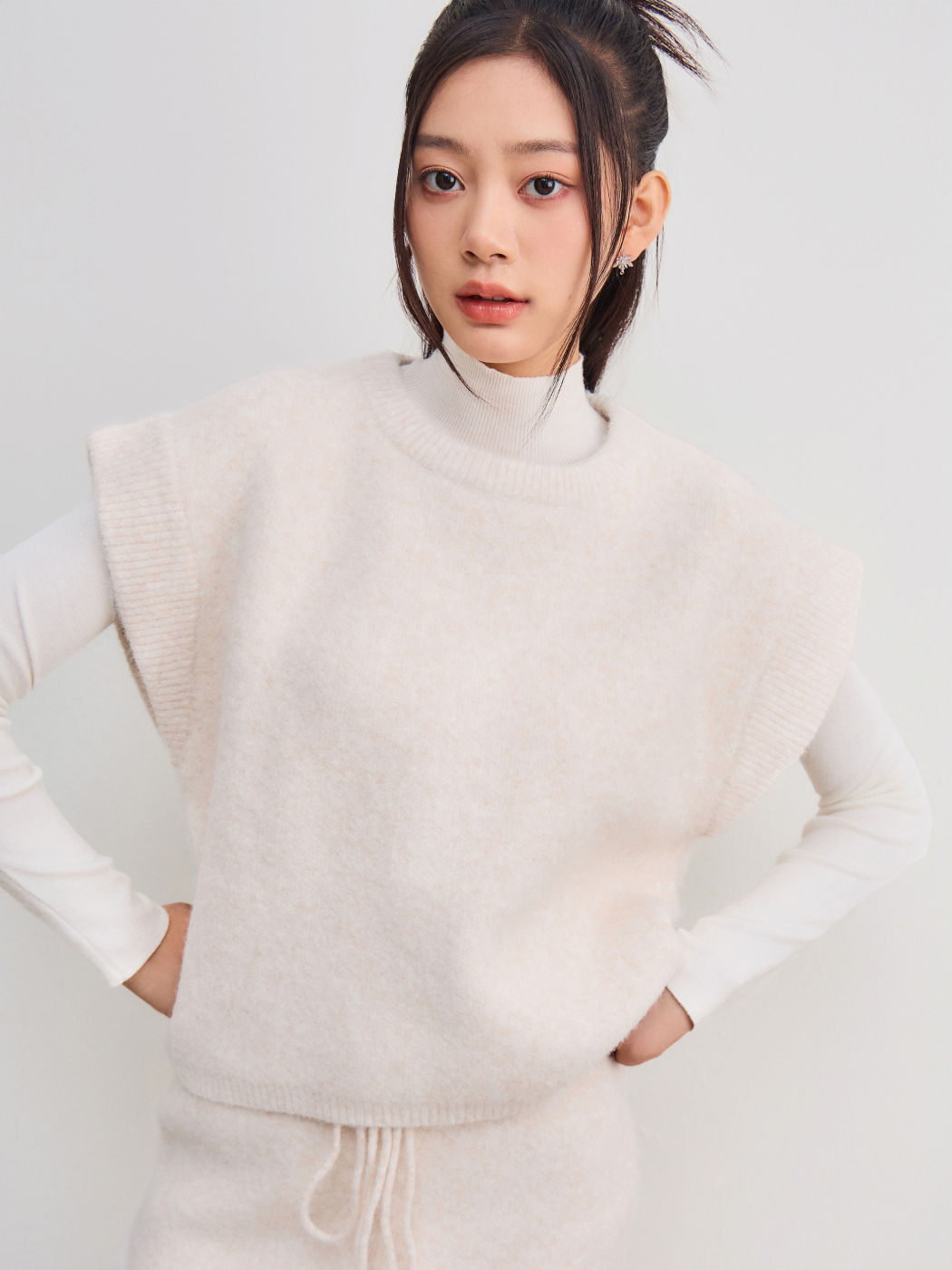 Wool-blend Round Neckline Solid Knitted Top