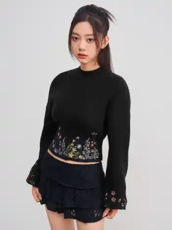 Knit High Neck Floral Embroidery Crop Top
