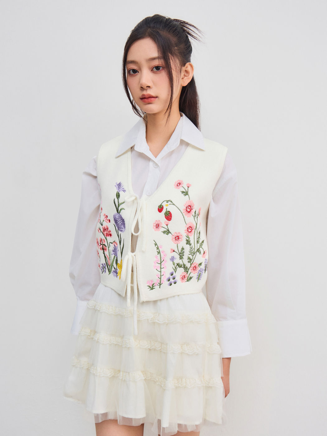Knit V-neck Floral Embroidery Tie Front Vest