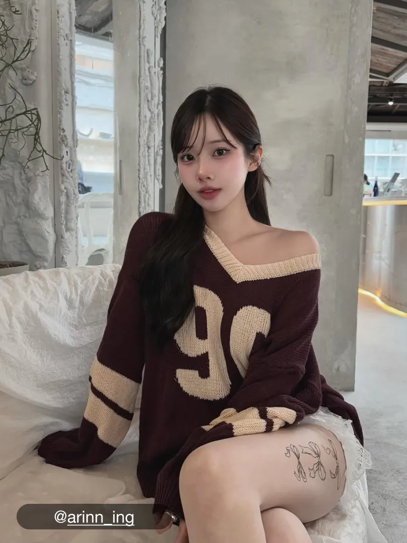 Knit V-neck 90 Contrasting Binding Sweater