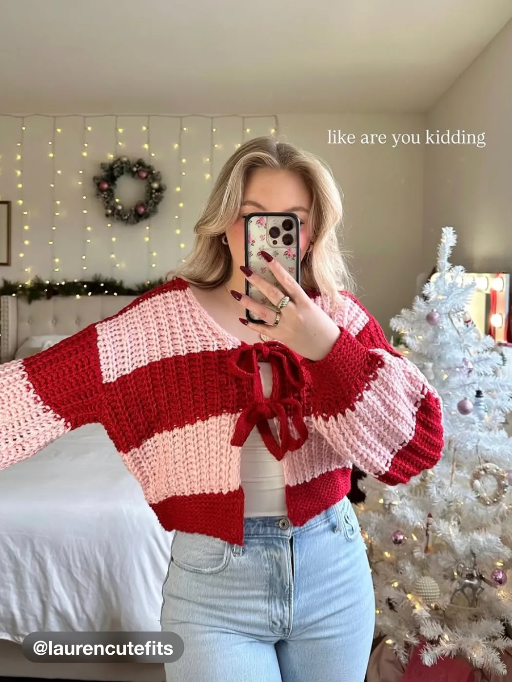 Strickjacke mit V-Ausschnitt, Streifenmuster und Frontbinde