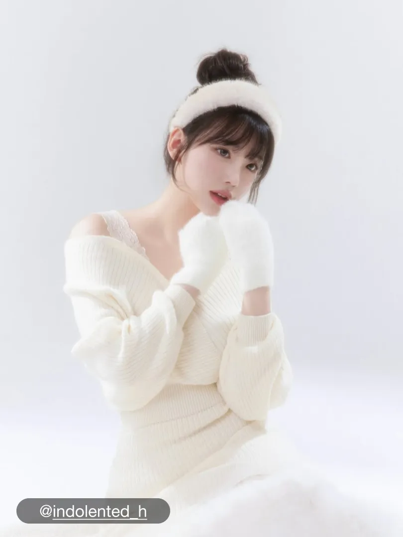 V-neck Solid Lace Knitted Long Sleeve Crop Top