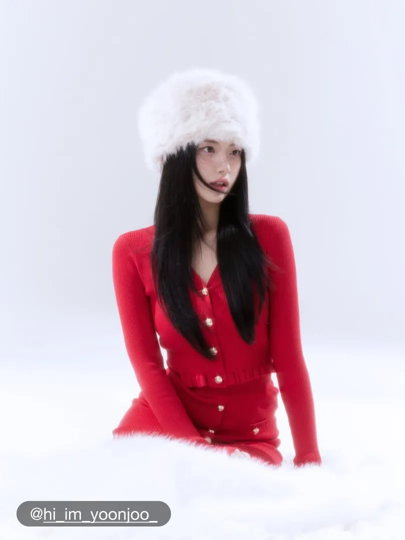 V-neck Solid Button Knitted Crop Top