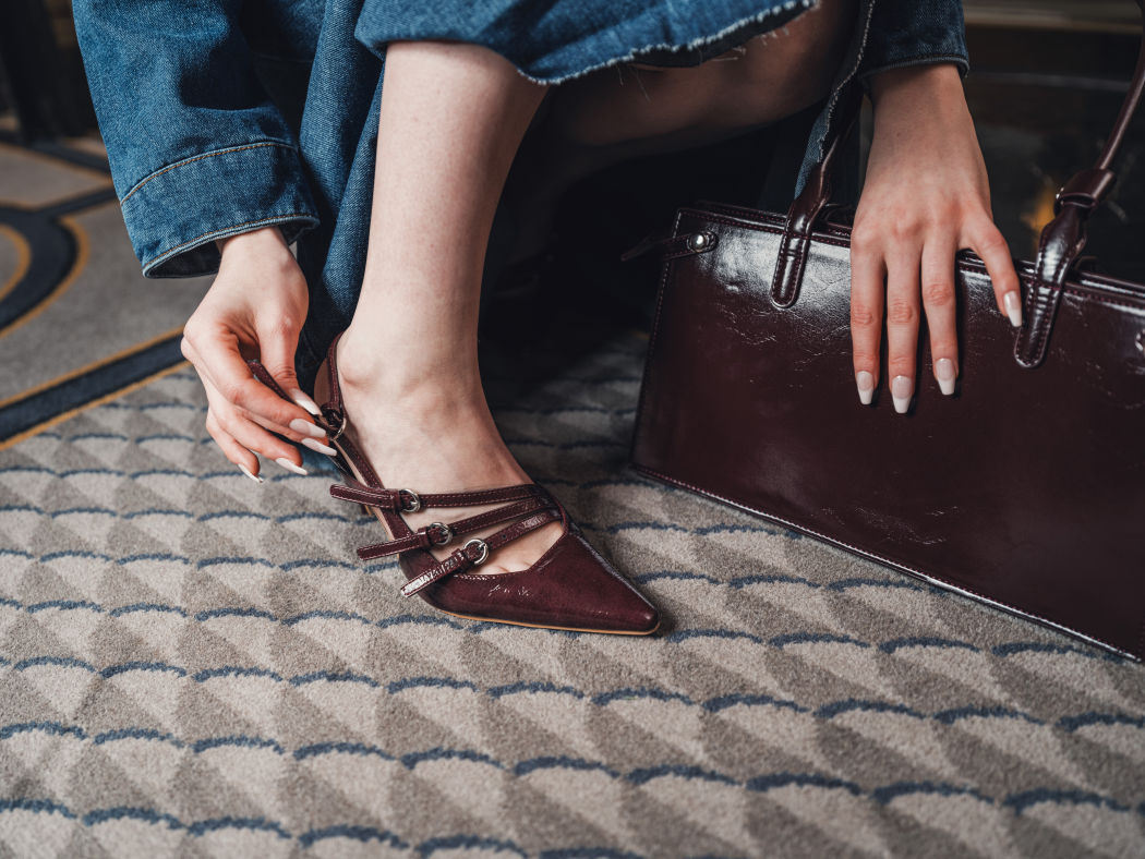 Slingback-Spitzabsatz mit Schnalle