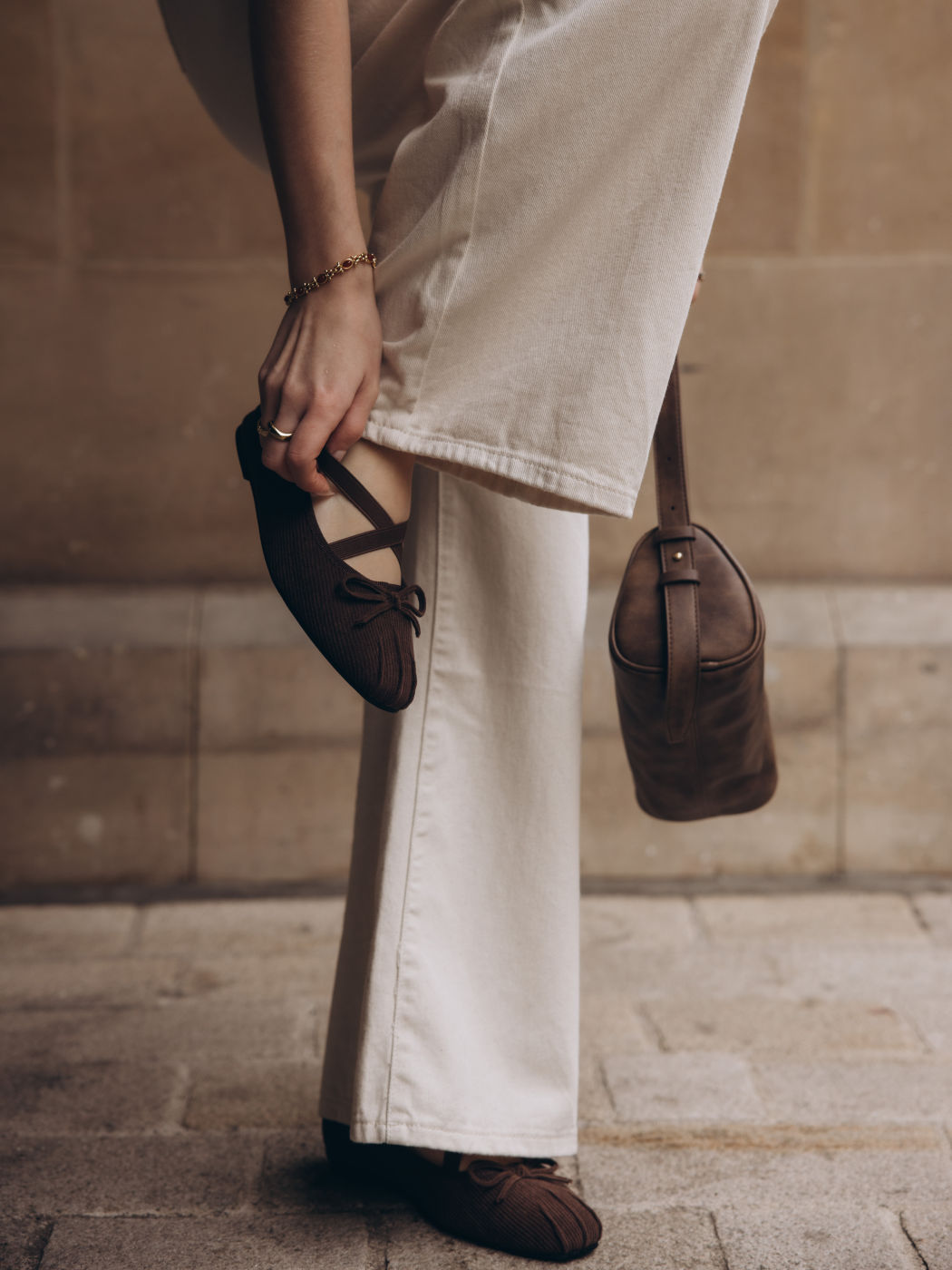 Kordwaren-Mary-Jane-Schuhe mit Schleife und Kreuzriemen