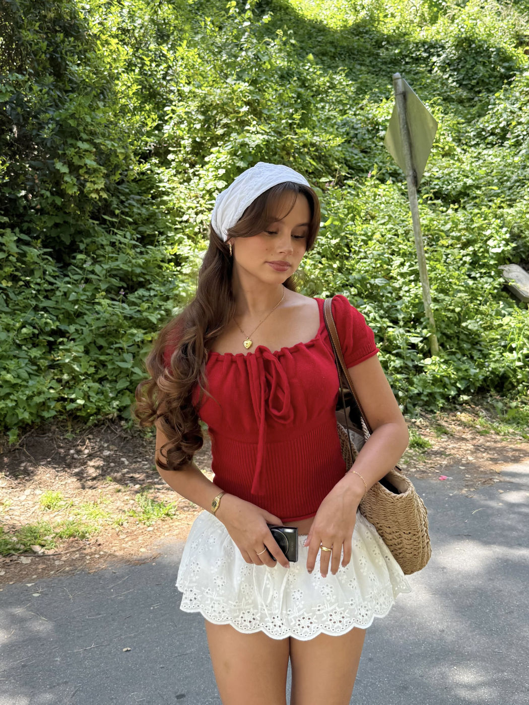 Top a maniche corte con scollo quadrato e lavorazione a maglia solida