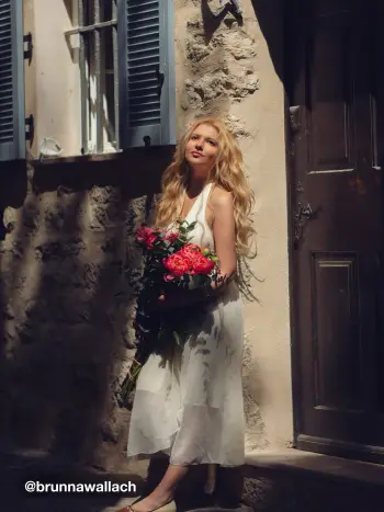Maxi abito jacquard con scollo ad aletta e pizzo floreale