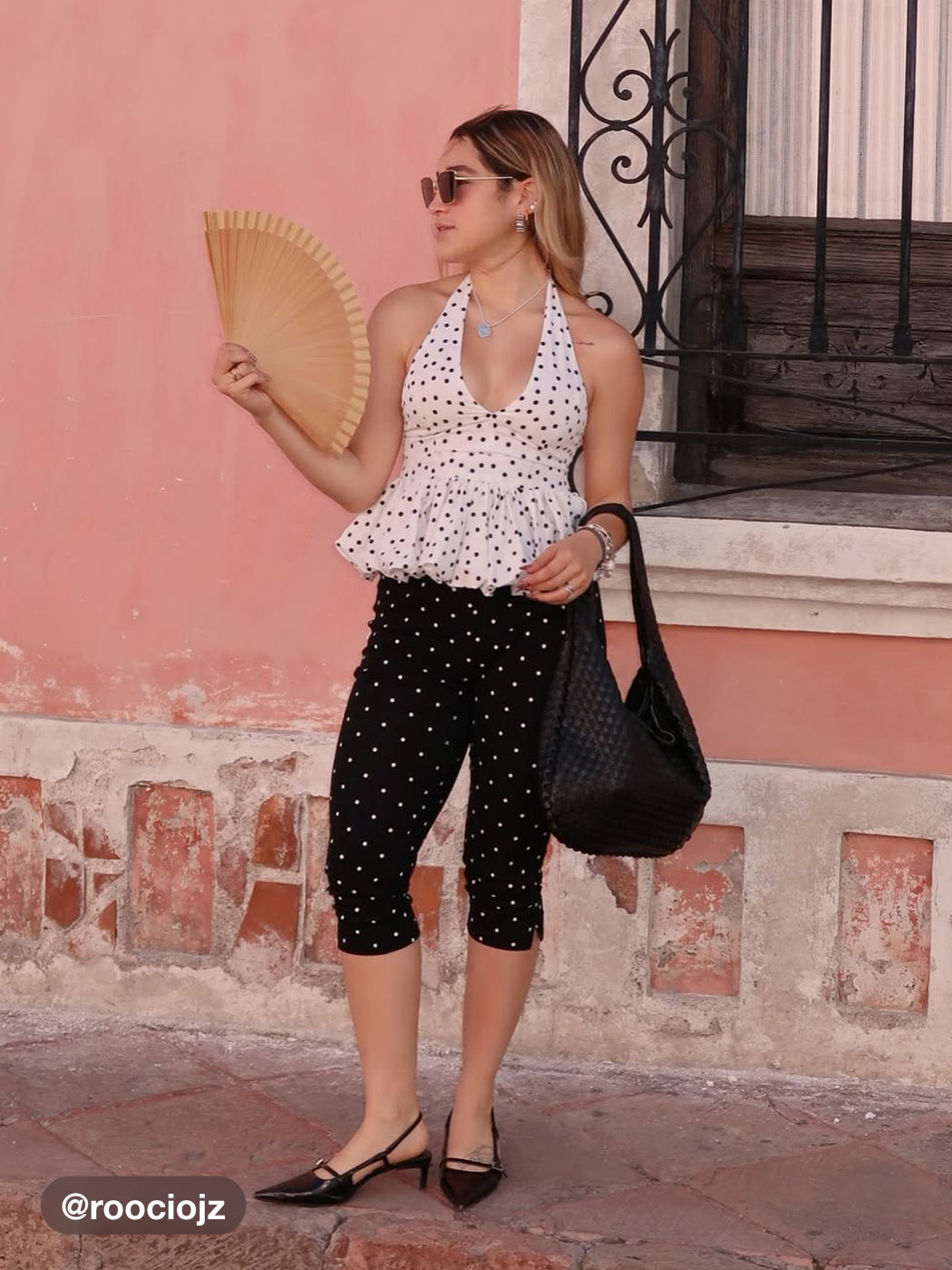 Top corto allacciato al collo in misto cotone con stampa a pois